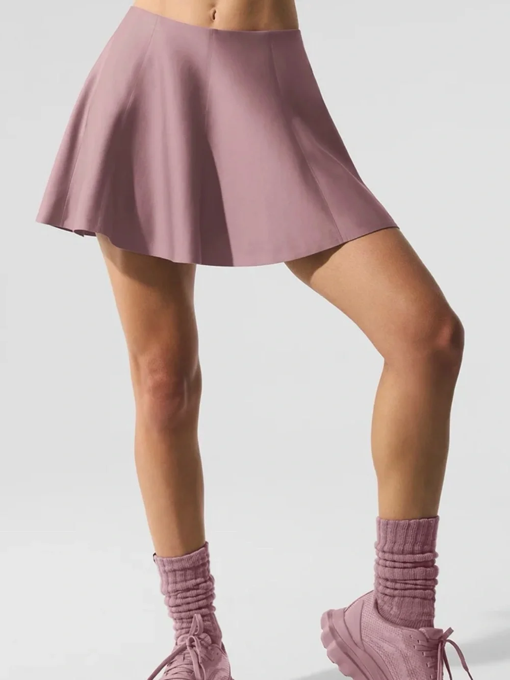 ALO Yoga Airlift Down the Line Tennis Skirt in Raisinette